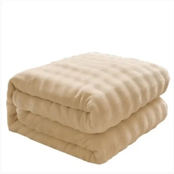 NEW Hythe Bubble Blanket 60” x 50” Luxurious Cream White Throw Super Soft Cozy - Picture 6 of 8